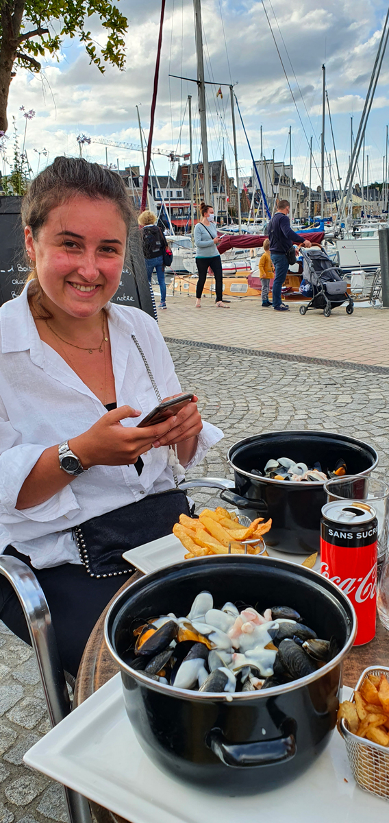 Un bon moules frites sur le port de PAimpol